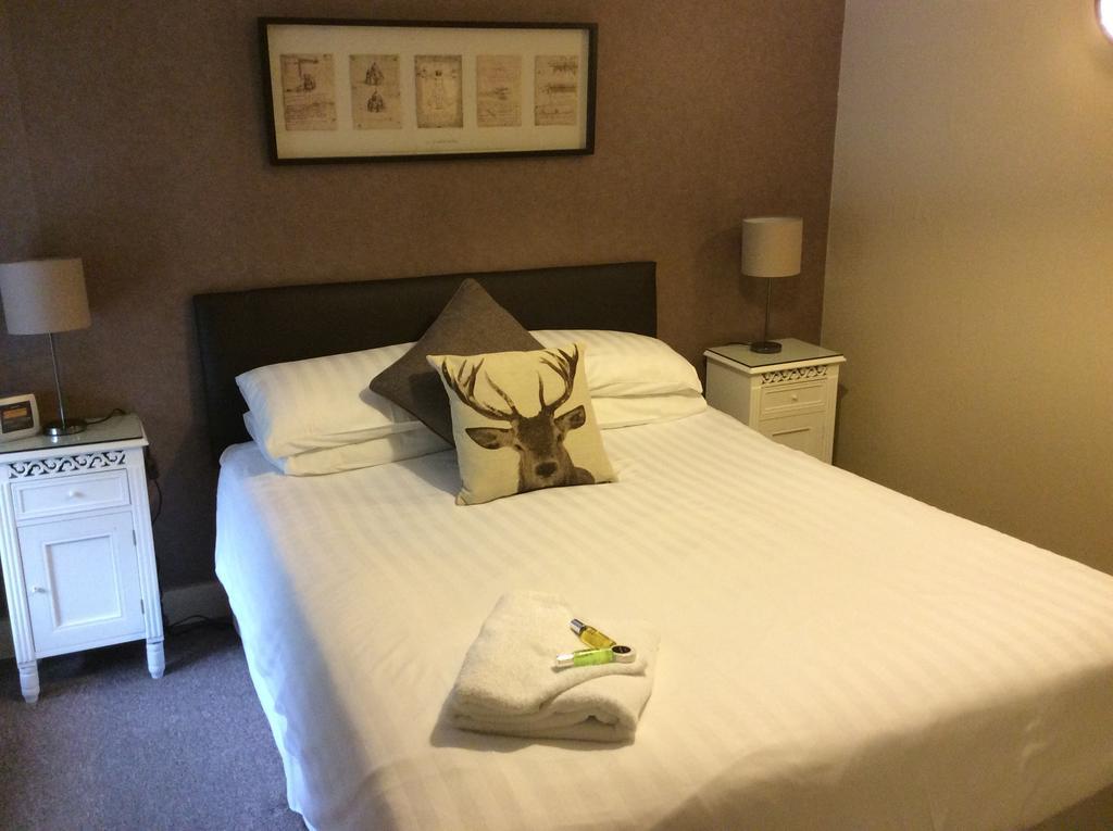 Hambro Arms Hotel Milton Abbas Room photo
