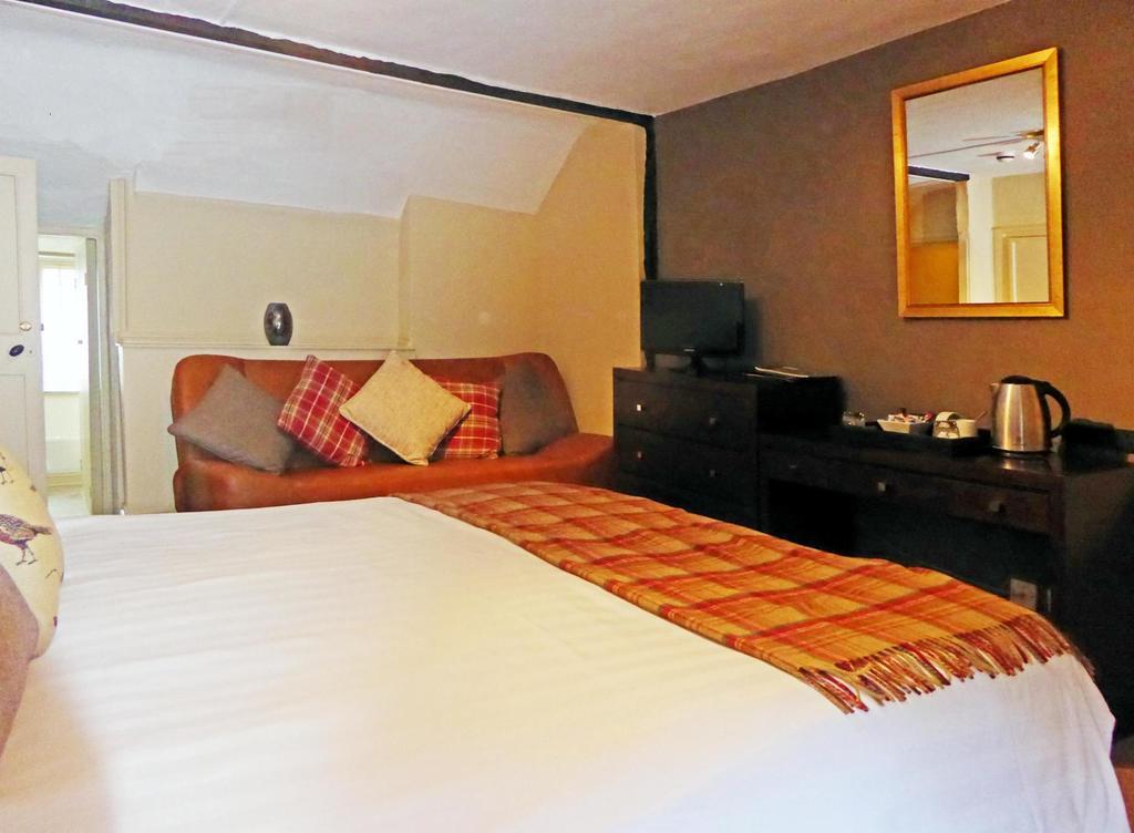 Hambro Arms Hotel Milton Abbas Room photo