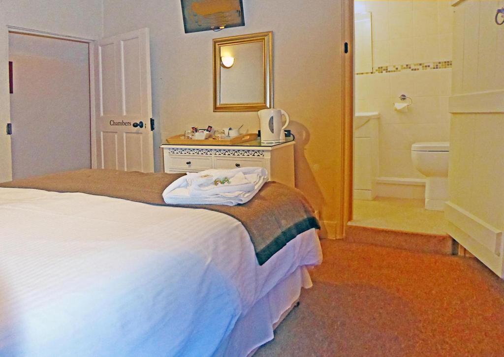 Hambro Arms Hotel Milton Abbas Room photo