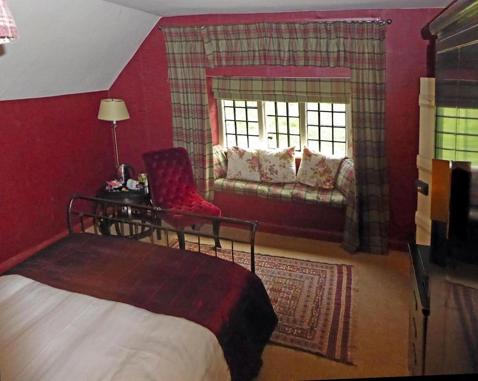 Hambro Arms Hotel Milton Abbas Room photo
