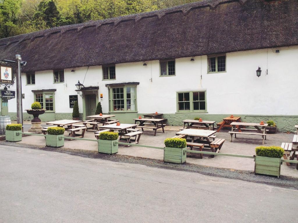 Hambro Arms Hotel Milton Abbas Exterior photo